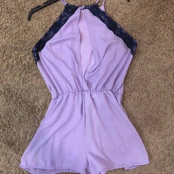 Romper with lace detail - Picture 3 of 6